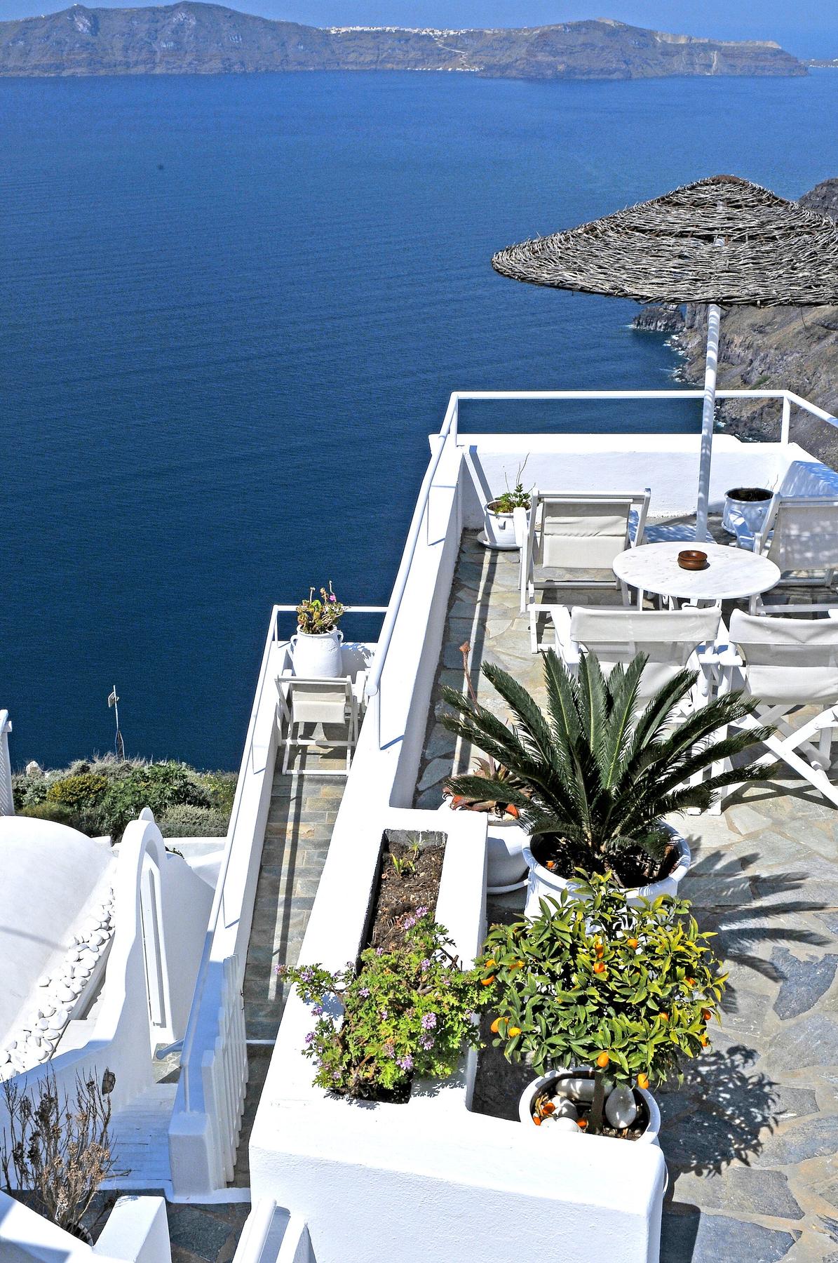 Santorini caldera hotel pool