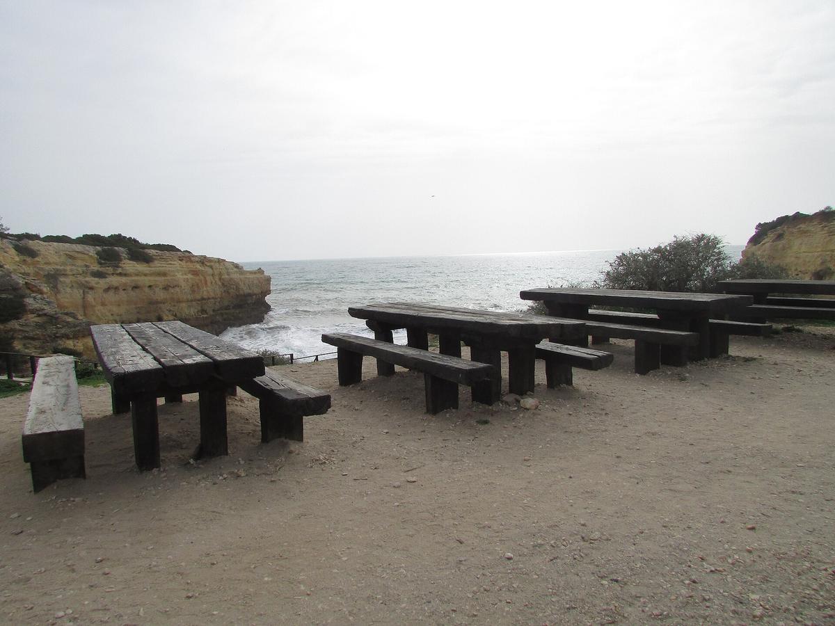 Algarve clifftop hotel pool