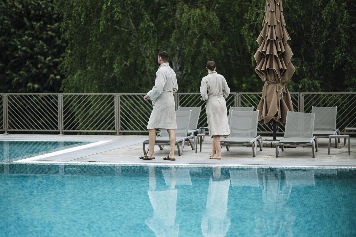 resort pool loungers